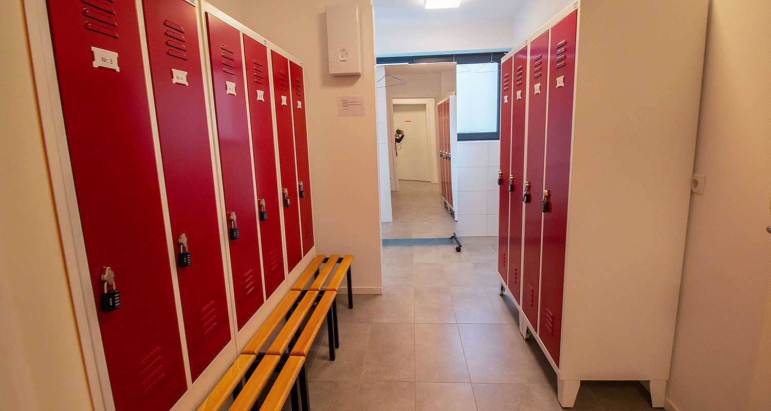 Büroeinrichtung Kabinenraum rot