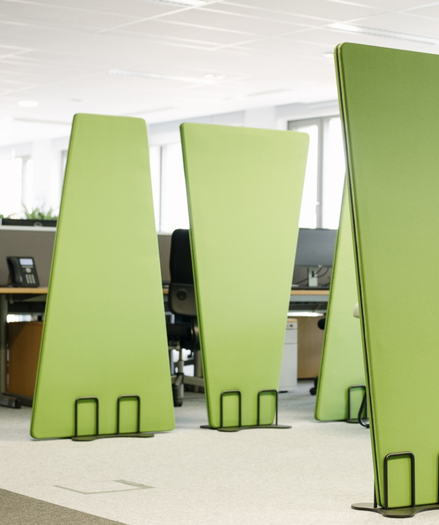 Freistehende Akustikelemente von coneon Freistehende Akustikelemente