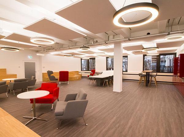 Beleuchtung in Kantine und Loungebereich Beleuchtung in Kantine und Loungebereich