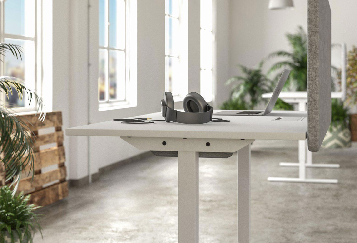 Nahaufnahme höhenverstellbarer Schreibtisch für Desk-Sharing